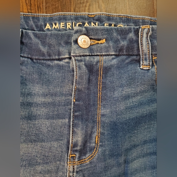 American Eagle Outfitters Curvy High-Rise Cropped Jeans - Picture 5 of 9